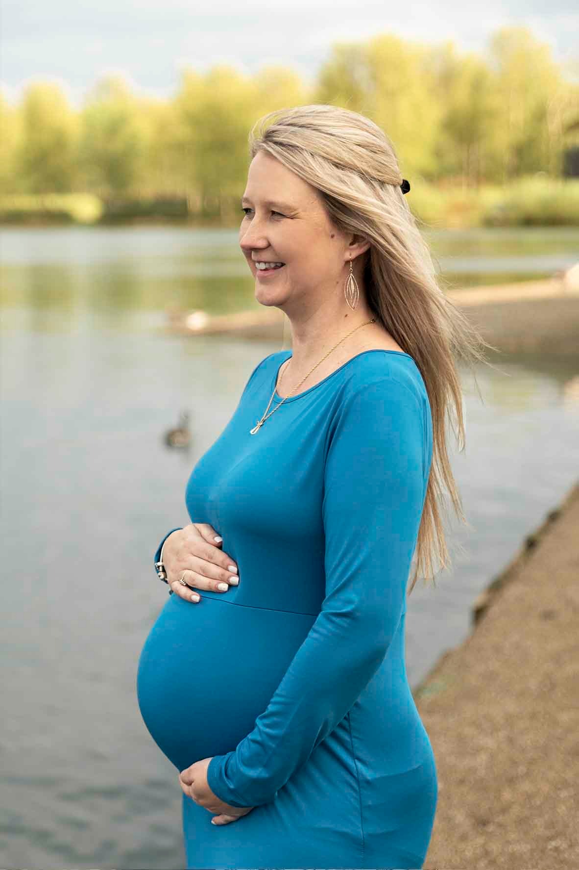 Mobile photoshoot for maternity session in Milton Keynes