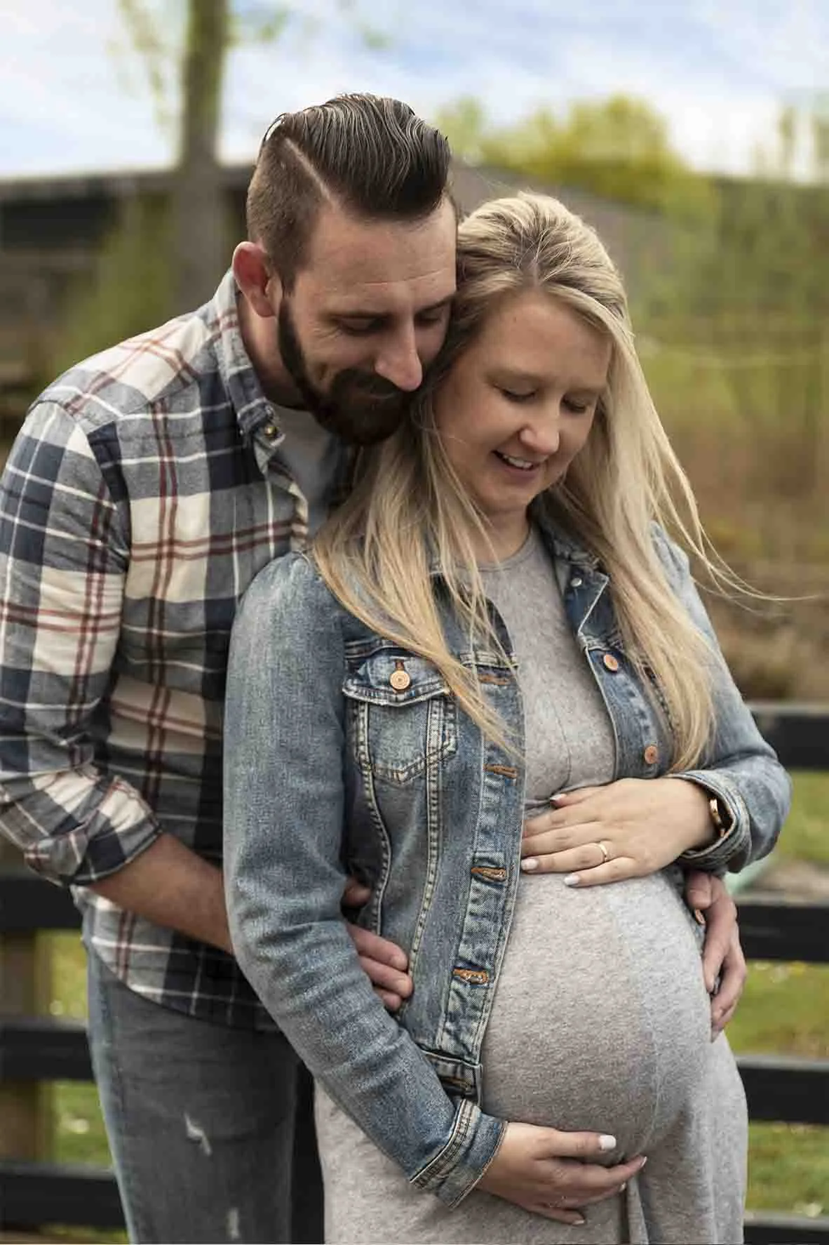 couple at outdoor maternity photoshoot in milton keynes