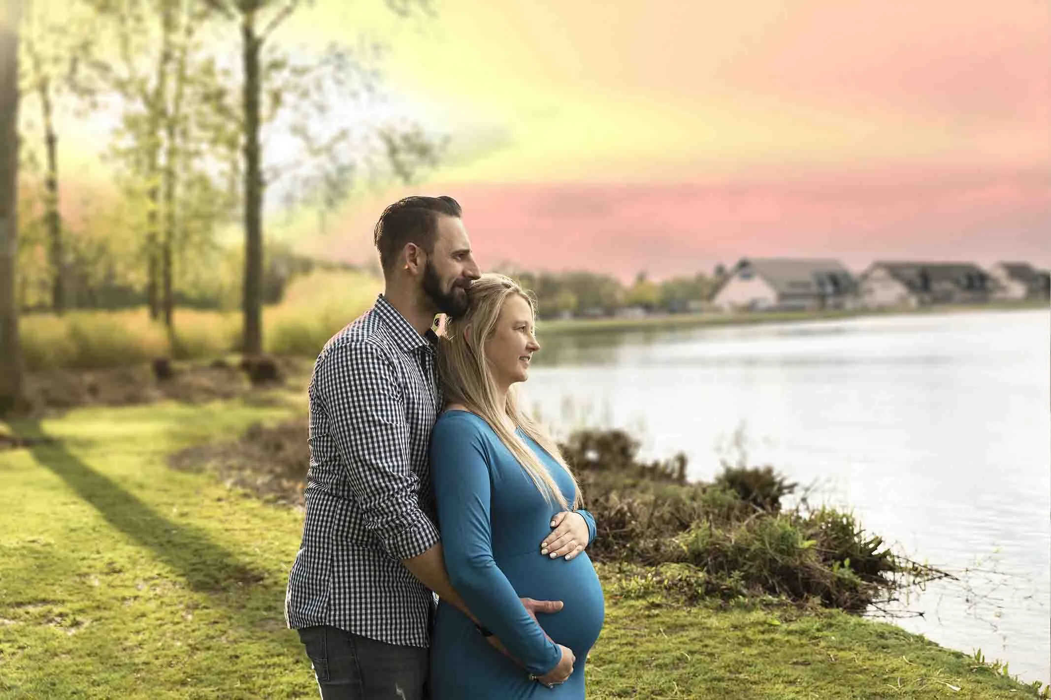 couple having maternity photoshoot at sunset